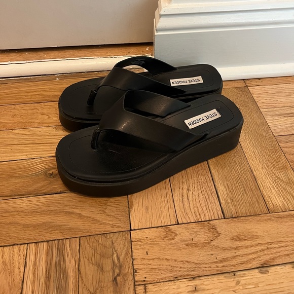 Steve Madden Platform Flip Flops - Picture 2 of 4
